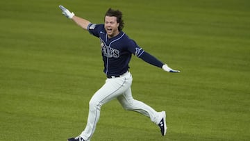 El jardinero debutó en la Serie Mundial como bateador emergente y se encargó de pegar el imparable que igualó el Clásico de Otoño a dos victorias por bando.