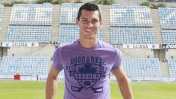 <b>EL CAPITÁN, DE TITULAR . </b>Casquero, posible sustituto del sancionado Lacen, posando en el Coliseum.