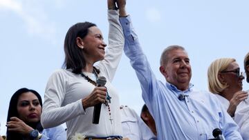 FILE PHOTO: Opposition leader Maria Corina Machado and opposition candidate Edmundo Gonzalez gesture as they address supporters, in Caracas, Venezuela July 30, 2024. REUTERS/Leonardo Fernandez Viloria/File Photo