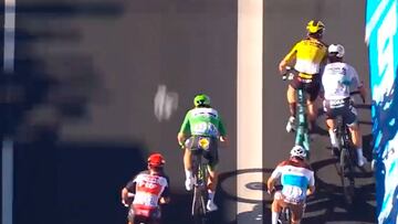 La acción de Sagan sobre van Aert que provoca una sanción
