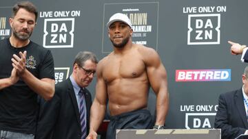 Anthony Joshua en el pesaje antes de su pelea con Jermaine Franklin.