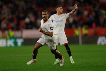  El central sevillista tuvo que marcar el gol que rescataba un punto ante un rival que no pasa por su mejor momento. Atrás cumplió.

