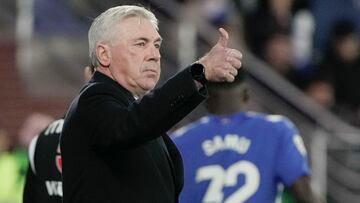 VITORIA, 21/12/2023.- El entrenador del Real Madrid, Carlo Ancelotti, durante el partido de LaLiga de fútbol que Deportivo Alavés y Real Madrid disputan este jueves en el estadio de Mendizorroza, en Vitoria. EFE/Adrián Ruiz Hierro
