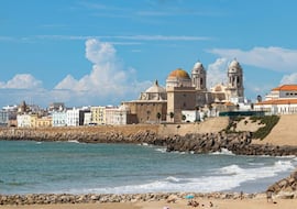 Un jubilado británico se enamora de España, compra un palacio y descubre el ardid al toparse con dos puertas