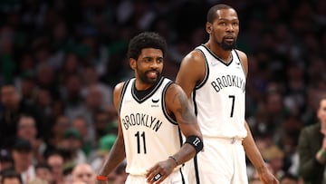 Durante las tres temporadas en las que estuvieron en Brooklyn, Kevin Durant y Kyrie Irving solo disputaron 44 partidos en