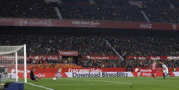 0-3. Griezmann marc¨® desde los 11 metros el tercer gol.