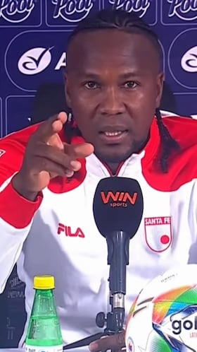 Insultos, malas actitudes y constantes peleas son el nuevo concepto en que encasillan al DT del Deportivo Pasto.