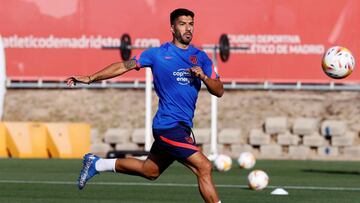 Luis Su¨¢rez se entren¨® con bal¨®n y apura para llegar al Espanyol