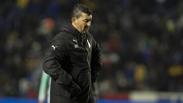 El estratega de Santos recibió un castigo de dos juegos luego de reclamar constantemente al árbitro y salir expulsado en el duelo ante Chivas.