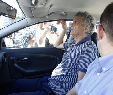 Ángel María Villar saliendo de la prisión de Soto del Real.