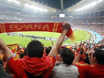 El estadio Moses Mabhida, en la localidad sudafricana de Durban, fue la sede de la segunda semifinal del Mundial de Sudáfrica. Este escenario llevaba el nombre de Moses Mabhida, un exsecretario general del Partido Comunista Sudafricano, fallecido en 1986. El partido fue presenciado en directo por 60.960 espectadores.