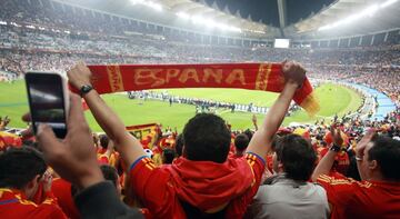 El estadio Moses Mabhida, en la localidad sudafricana de Durban, fue la sede de la segunda semifinal del Mundial de Sud芍frica. Este escenario llevaba el nombre de Moses Mabhida, un exsecretario general del Partido Comunista Sudafricano, fallecido en 1986. El partido fue presenciado en directo por 60.960 espectadores.