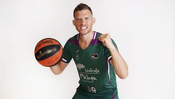 Gal Mekel posa como jugador del Unicaja