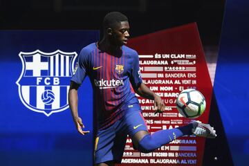 Barcelona's new player Ousmane Dembele controls a ball at the Camp Nou stadium in Barcelona, during his official presentation by the Catalan football club, on August 28, 2017.