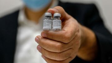 A health worker displays vials of the Pfizer-BioNtech COVID-19 vaccine at the Clalit Health Services in the Palestinian neighbourhood of Beit Hanina, in the Israeli-annexed east Jerusalem on March 3, 2021. (Photo by AHMAD GHARABLI / AFP)