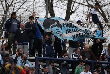 The Argentinean legend returns to his homeland as the new coach of Gimnasia La Plata and the fans were out in force at the Estadio Juan Carmelo Zerillo.