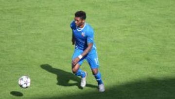 Junior jugó de titular.