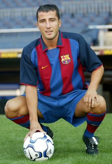 Debuta en Primera División con el Real Valladolid en 2001 donde realiza dos buenas temporadas que le valen para fichar por el Barcelona en 2003, donde solo jugó dos partidos y regresa al Valladolid en calidad de cedido durante dos temporadas más.