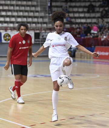 Partido benéfico entre Amigos de Benjamín y Ortiz contra Amigos de Ricardinho en el Polideportivo Municipal Jorge Carbajosa de Torrejón de Ardoz para el fomento del deporte en Guinea Ecuatorial.