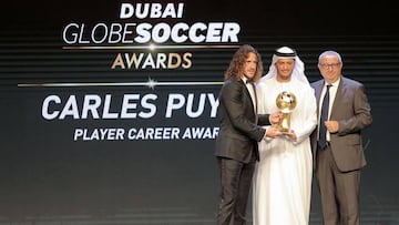 Puyol, en el momento de recoger su premio a su trayectoria.