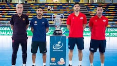 Bar&ccedil;a y ElPozo posan con el trofeo de la Supercopa de Espa&ntilde;a.
