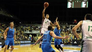 Lessort rescata al Unicaja y pone a tiro la semifinal