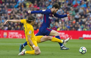 Filipe Luis y Lionel Messi 