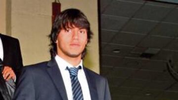 <b>LA ÚNICA ESPERANZA. </b>Agüero será titular esta noche en Barcelona.