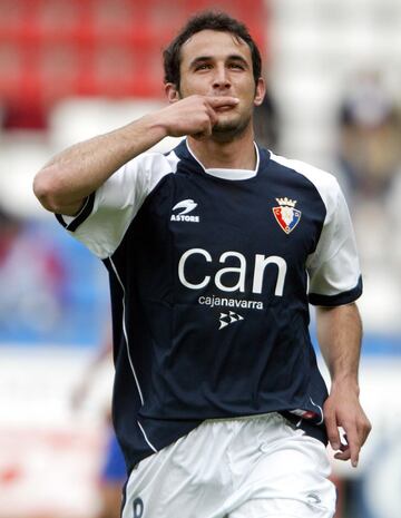 Visti¨® la camiseta del Atleti la temporada 2003-04. Jug¨® con el Osasuna dos temporadas desde 2004 hasta 2006.