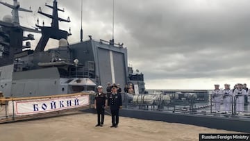 Cazan un buque de guerra ruso ‘camuflado’ en uno de los pasos críticos de Europa: “Es muy poco común”