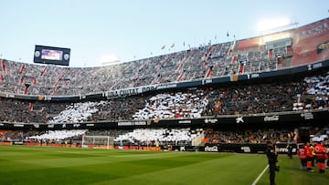 Los tifos de Mestalla. El color de la grada en las grandes noches europeas, ligueras y coperas.