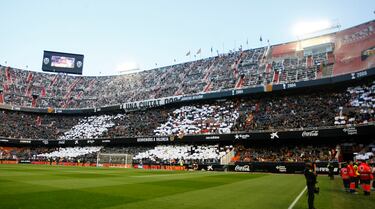 Los tifos de Mestalla. El color de la grada en las grandes noches europeas, ligueras y coperas.