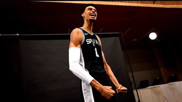 Victor Wembanyama ganó más de 10 kilos de peso respecto al año pasado y aseguró que este verano se enfocó en “ganar fuerza y abdominales” para ser más competitivo en la nueva temporada de la NBA. Impresionó a todos durante el Media Day del equipo texano, previo al 'Wemby' arranca la 2024-25 pesando casi 106 kilos.