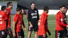 Pizzi inicia convocatoria chilena con 17 jugadores del exterior