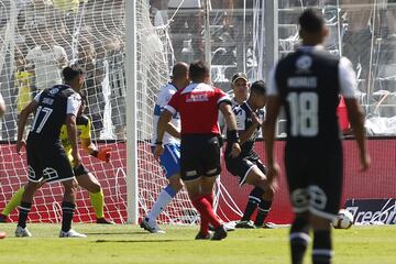 El jugador de Universidad Católica Jose Pedro Fuenzalida, fuera de la foto,  marca un gol contra Colo Colo durante el partido de primera division realizado en el estadio Monumental de Santiago, Chile
