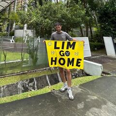 La pareja de valencianistas regresa ya de Singapur