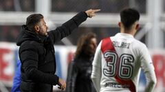 River Plate's team coach Martin Demichelis (L) gives instructions during the Argentine Professional Football League Tournament 2023 match at the Pedro Bidegain stadium in Buenos Aires, on July 8, 2023. (Photo by ALEJANDRO PAGNI / AFP)