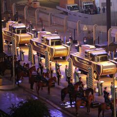 Egipto luce a sus momias en un espectacular desfile en El Cairo