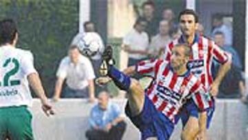 <b>PERDIDOS</b>. El Sporting no pudo superar al Racing y al final se perdió en la espesa niebla.