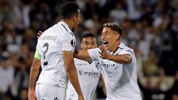 Los jugadores del Vitoria Guimaraes celebran el gol que supuso el 1-0 contra el Salzburgo.