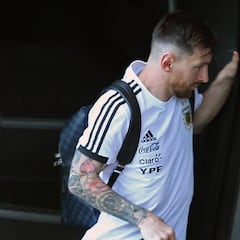 Messi regresa a Barcelona con Argentina para preparar el Mundial