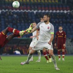 La Roma golea y ahuyenta a los fantasmas