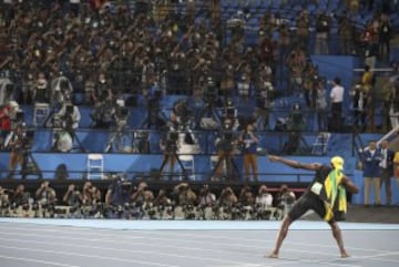 Bolt es leyenda: tercer oro en los 100 metros