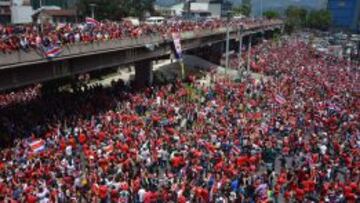 HISTÓRICO. Miles de aficionados de Costa Rica se citaron en San José para festejar el histórico pase de su selección a los octavos de final del Mundial tras su victoria frente a Italia.
