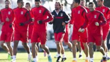 Los jugadores del Benfica durante un entrenamiento en la víspera de su partido de la fase de grupos de la Liga de Campeones ante el Bayer Leverkusen.
