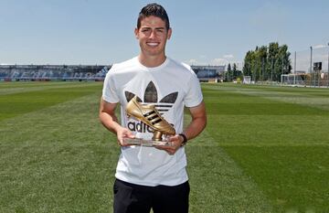 Estando ya en el Real Madrid, James recibió el Botín de Oro por ser el goleador del Mundial 2014 con 6 anotaciones. Goles ante Grecia, Costa de Marfil, Japón, Uruguay (X2) y Brasil. 