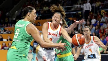 GRAF6372. LA LAGUNA (TENERIFE), 29/09/2018. La jugadora de la selección española de baloncesto femenino Laia Palau (c) y la jugadora de Australia Liz Cambage durante el partido de semifinales del Mundial de Baloncesto Femenino que disputan hoy en el Pabellón Santiago Martín de La Laguna. EFE/Elvira Urquijo A.
BALONCESTO FEMENINO MUNDIAL TENERIFE 2018
PARTIDO SEMIFINAL SELECCION ESPAÃOLA ESPAÃA - AUSTRALIA
PUBLICADA 30/09/18 NA MA45 2COL