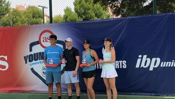 Imagen de la entrega de trofeos del Open Nazaret As Young Tour by IBP Tenis en Jerez de la Frontera.