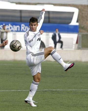 Formado en la cantera del Real Madrid desde la categoría infantil hasta su equipo filial, con el que disputó dos temporadas (2011–13). Debutó en partido oficial con el primer equipo el 13 de diciembre de 2011 con apenas 18 años, en la temporada 2013/14, p