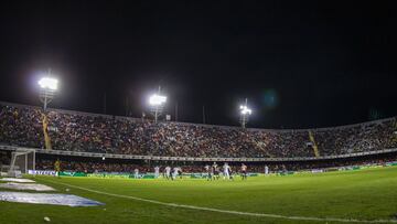 Debido a los impedimentos legales para poder hacer uso del nombre y escudo de los Tiburones Rojos, ya se barajan tres posibilidades para el equipo que jugar&aacute; en Liga de Expansi&oacute;n.